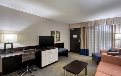 Holiday Inn Hotel & Suites Atlanta Airport-North by IHG
