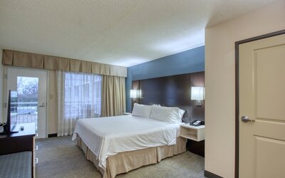Holiday Inn Hotel & Suites Atlanta Airport-North by IHG