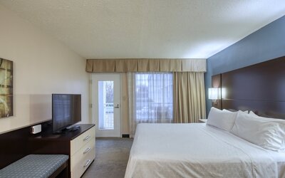 Holiday Inn Hotel & Suites Atlanta Airport-North by IHG