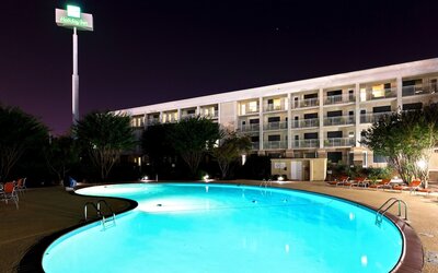 Holiday Inn Hotel & Suites Atlanta Airport-North by IHG