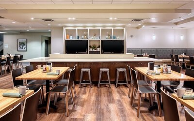 Holiday Inn Hotel & Suites Atlanta Airport-North by IHG