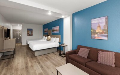 La Quinta Inn & Suites by Wyndham Kyle - Austin South