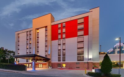 Holiday Inn Express & Suites Atlanta N-Perimeter Mall Area by IHG