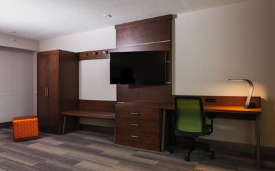 Holiday Inn Express & Suites Atlanta N-Perimeter Mall Area by IHG
