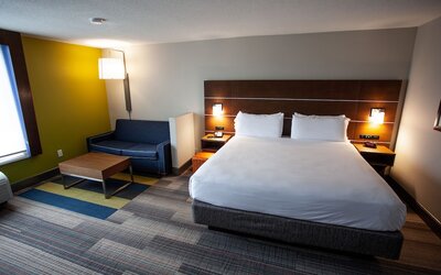 Holiday Inn Express & Suites Atlanta N-Perimeter Mall Area by IHG