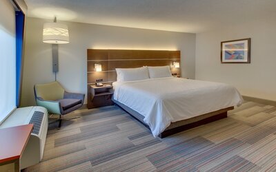 Holiday Inn Express & Suites Atlanta N-Perimeter Mall Area by IHG