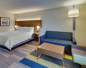 Holiday Inn Express & Suites Atlanta N-Perimeter Mall Area by IHG