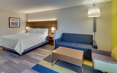 Holiday Inn Express & Suites Atlanta N-Perimeter Mall Area by IHG