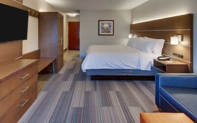 Holiday Inn Express & Suites Atlanta N-Perimeter Mall Area by IHG