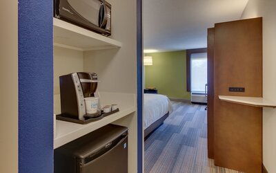 Holiday Inn Express & Suites Atlanta N-Perimeter Mall Area by IHG