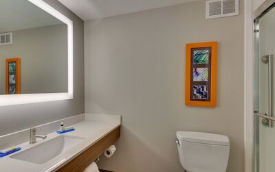 Holiday Inn Express & Suites Atlanta N-Perimeter Mall Area by IHG
