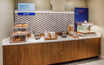 Holiday Inn Express & Suites Atlanta N-Perimeter Mall Area by IHG