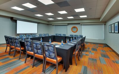 Holiday Inn Express & Suites Atlanta N-Perimeter Mall Area by IHG