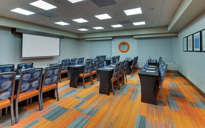 Holiday Inn Express & Suites Atlanta N-Perimeter Mall Area by IHG