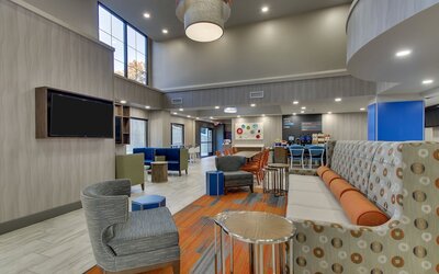 Holiday Inn Express & Suites Atlanta N-Perimeter Mall Area by IHG