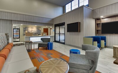 Holiday Inn Express & Suites Atlanta N-Perimeter Mall Area by IHG
