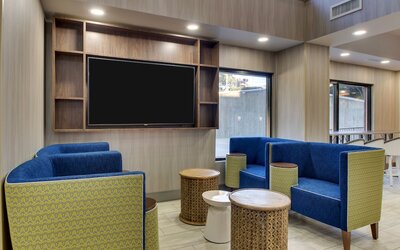Holiday Inn Express & Suites Atlanta N-Perimeter Mall Area by IHG
