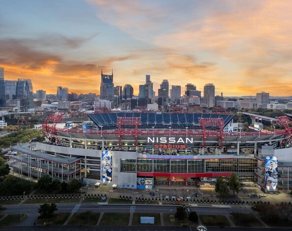 La Quinta Inn & Suites by Wyndham Nashville Downtown / Stadium