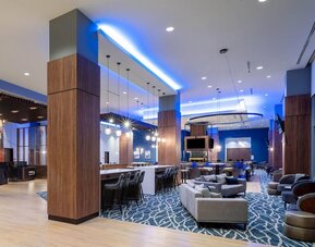 La Quinta Inn & Suites by Wyndham Nashville Downtown / Stadium