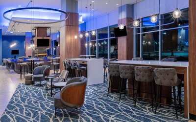 La Quinta Inn & Suites by Wyndham Nashville Downtown / Stadium