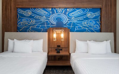 La Quinta Inn & Suites by Wyndham Nashville Downtown / Stadium