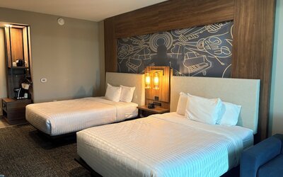 La Quinta Inn & Suites by Wyndham Nashville Downtown / Stadium