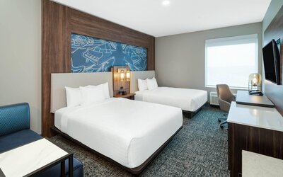 La Quinta Inn & Suites by Wyndham Nashville Downtown / Stadium