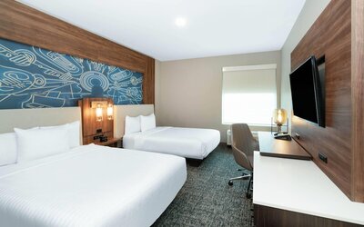 La Quinta Inn & Suites by Wyndham Nashville Downtown / Stadium