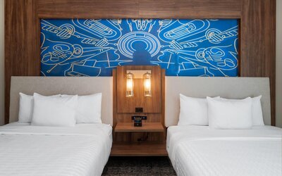 La Quinta Inn & Suites by Wyndham Nashville Downtown / Stadium