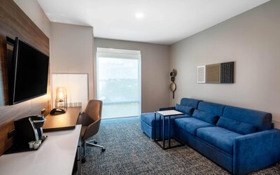 La Quinta Inn & Suites by Wyndham Nashville Downtown / Stadium
