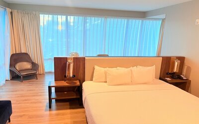 La Quinta Inn & Suites by Wyndham Nashville Downtown / Stadium