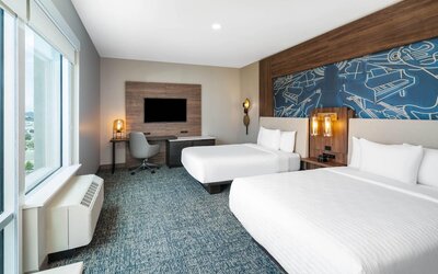 La Quinta Inn & Suites by Wyndham Nashville Downtown / Stadium