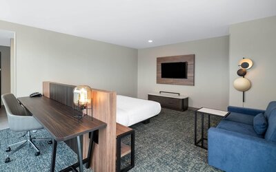 La Quinta Inn & Suites by Wyndham Nashville Downtown / Stadium