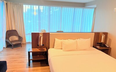 La Quinta Inn & Suites by Wyndham Nashville Downtown / Stadium
