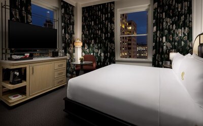 The Candler Hotel Atlanta, Curio Collection by Hilton
