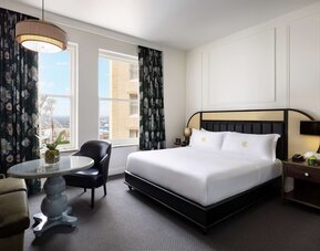 The Candler Hotel Atlanta, Curio Collection by Hilton