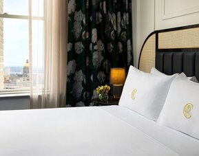 The Candler Hotel Atlanta, Curio Collection by Hilton