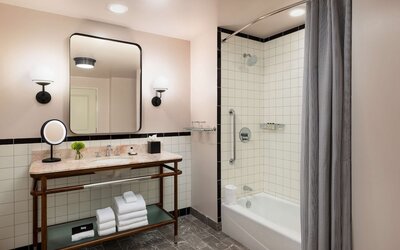 The Candler Hotel Atlanta, Curio Collection by Hilton
