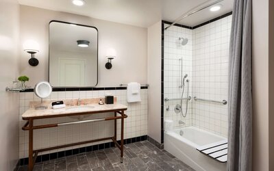 The Candler Hotel Atlanta, Curio Collection by Hilton