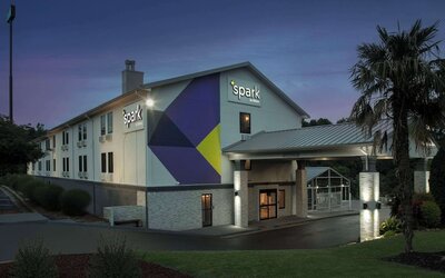 Spark by Hilton Atlanta Cumberland Ballpark