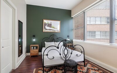 Spacious Modern Condos near French Quarter