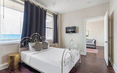 Spacious Modern Condos near French Quarter