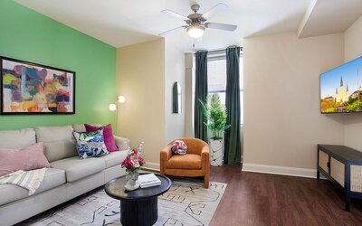 Spacious Modern Condos near French Quarter