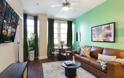Spacious Modern Condos near French Quarter