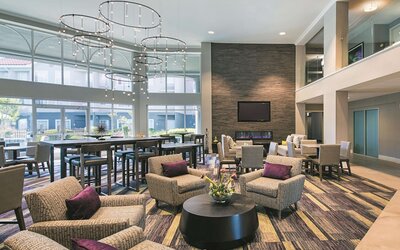 La Quinta Inn & Suites by Wyndham Austin Near The Domain