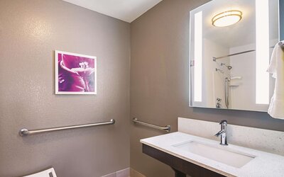 La Quinta Inn & Suites by Wyndham Austin Near The Domain