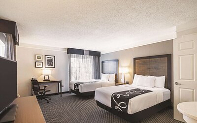 La Quinta Inn & Suites by Wyndham Austin Near The Domain