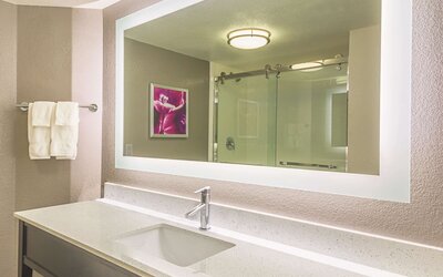 La Quinta Inn & Suites by Wyndham Austin Near The Domain