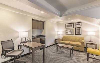 La Quinta Inn & Suites by Wyndham Austin Near The Domain