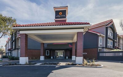 La Quinta Inn & Suites by Wyndham Austin Near The Domain